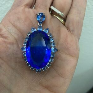 Elegant natural Blue Topaz Gemstone Pendant